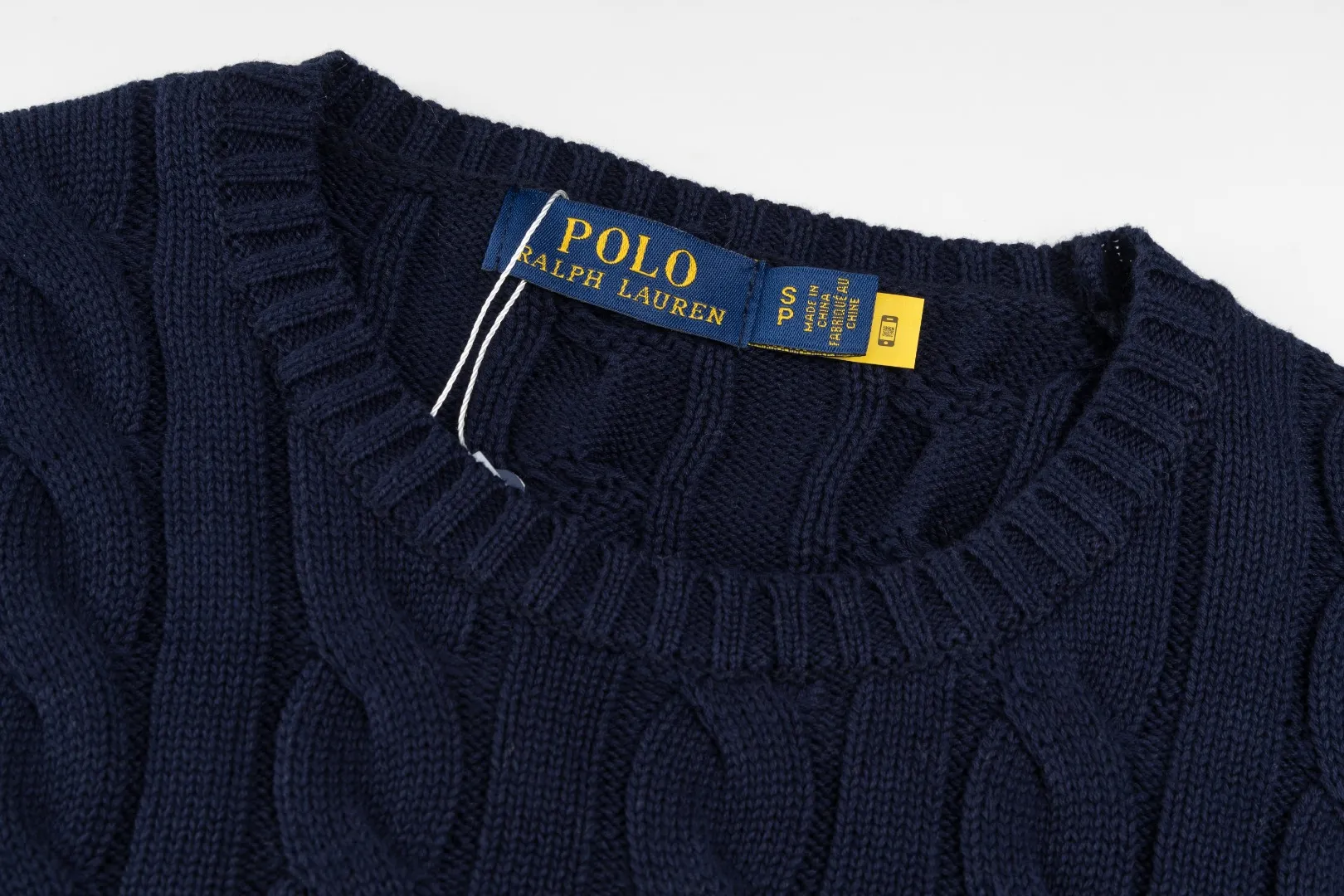 P220 #R91 RALPH LAUREN Ralph Lauren fourteen colors classic small label embroidery round neck pullover cable cardigan sweater men's top, high-density LOGO embroidery on the chest, original customization of tag accessories. Made of pure cotton yarn, pure cotton is skin-friendly and comfortable, small label war horse embroidered twist button round neck sweater 🐎 high quality, follow the blogger to learn how to wear it! Let’s buy a Ralph Lauren cable sweater. It’s a super hard-to-find series after it became popular. It’s hard to find one on the official website. It’s simple and practical to wear, with a lazy and loose feel. The thickened fabric has more texture, feels soft and delicate, and has a loose fit. Whether worn alone or layered, you can wear different styles of fashion with just one piece!   Size：XS S M L Sleeve length: 59/60/61/62/63